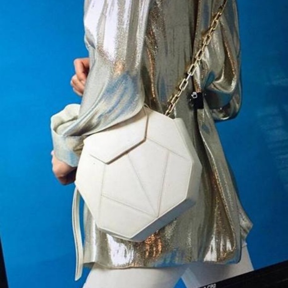 GUC HEIRLOOM Leather Chain Crossbody Bag - Picture 4 of 8